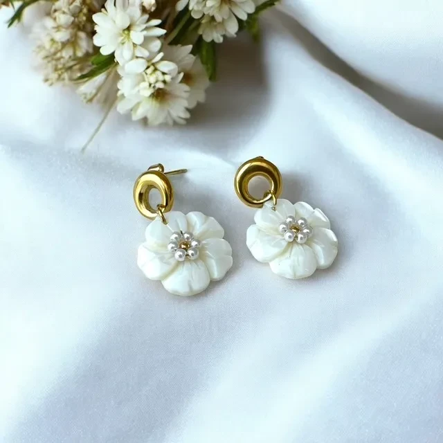 Boucles d'oreilles pendantes en acier inoxydable avec pendentif fleurs